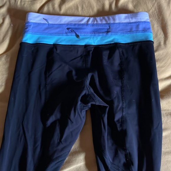 Lululemon crops - Picture 3 of 3